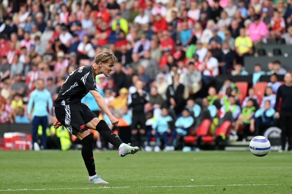 今天是北京时间2025年11月23日星期日,欢迎收看早报！