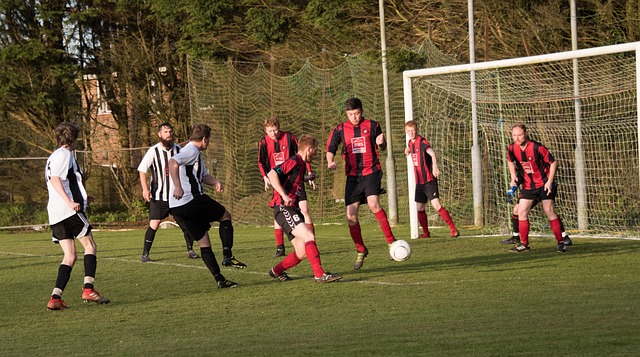 球星突破防线送出助攻